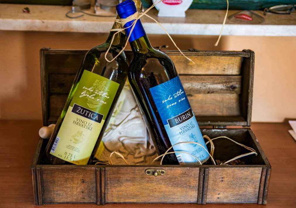 vina otoka paga vina žutica pag